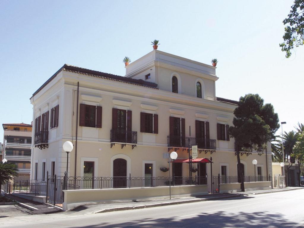 Hotel Claila Francavilla Al Mare Exterior foto